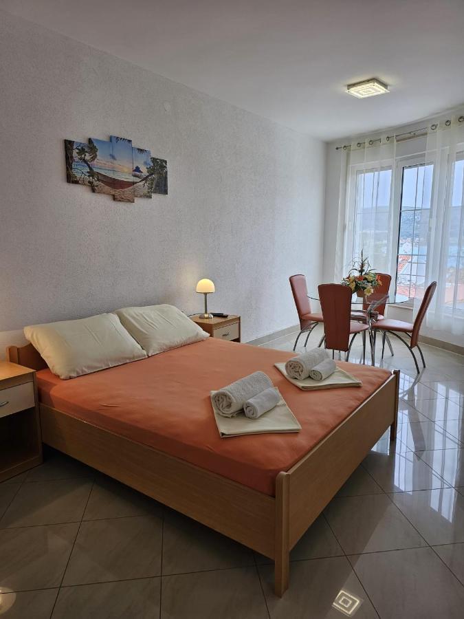 Apartmani Barnjak Trogir Zewnętrze zdjęcie